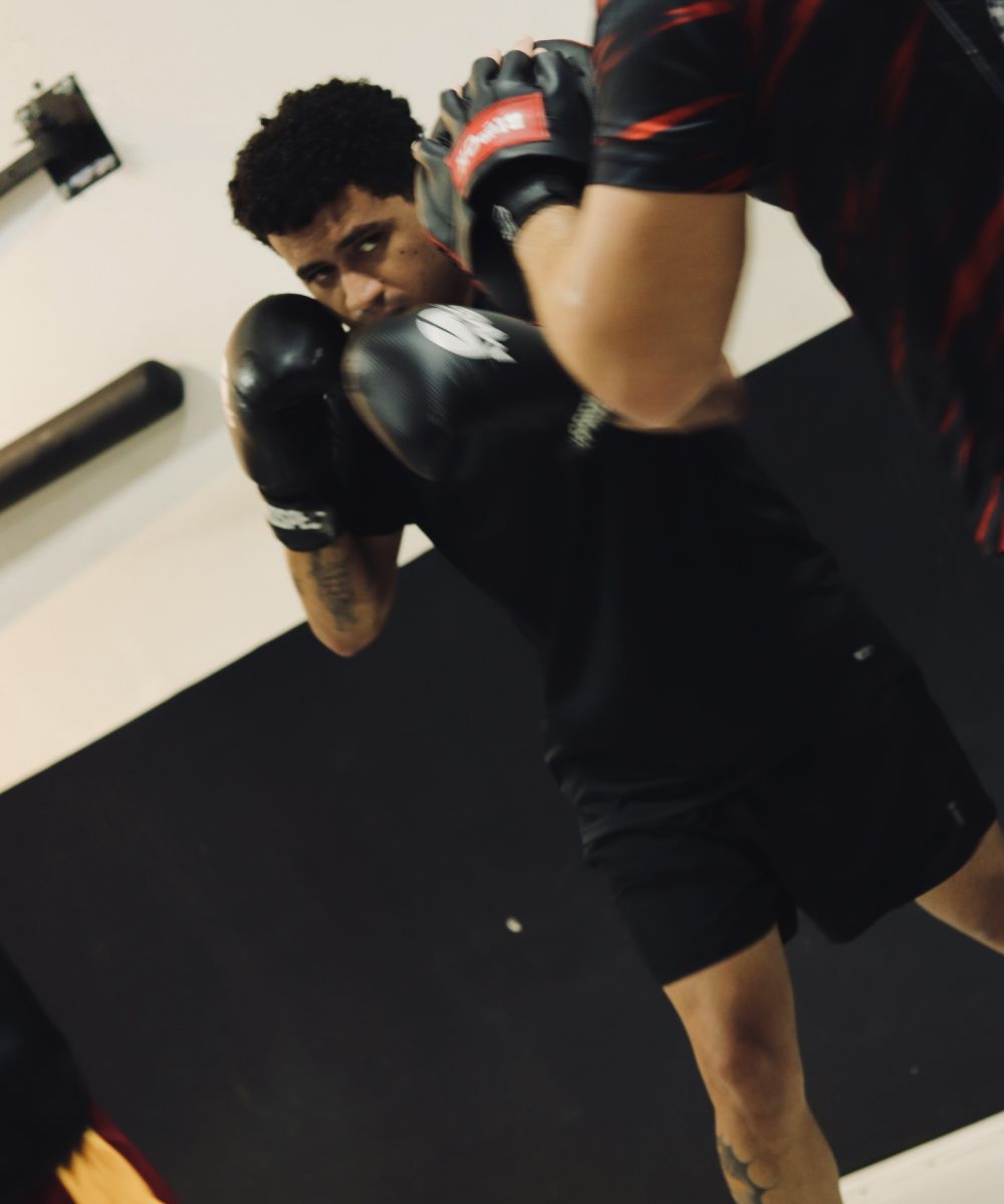 Alunos treinando boxe